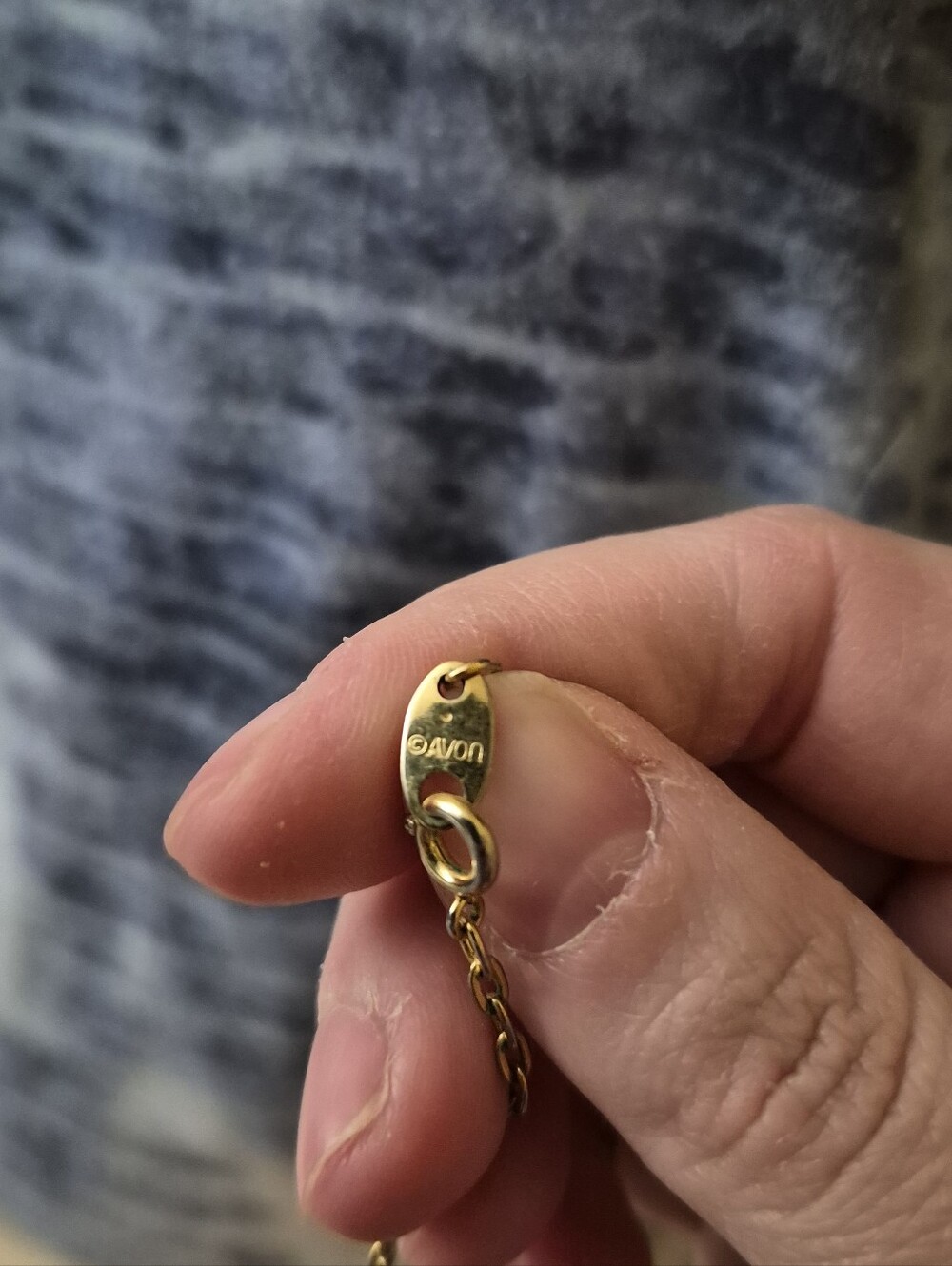 Avon Gold Tone Initial A Necklace - Picture 7 of 7